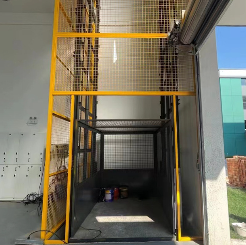 蛟河导轨式升降机助力物流园破解运输难题